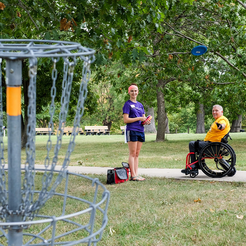 Man in wheelchair playing disc golf